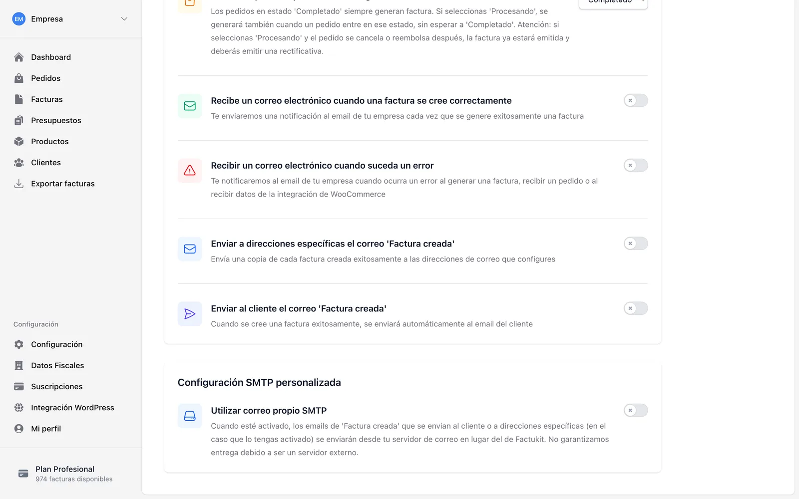 Opciones de envío: copia a direcciones específicas, envío al cliente y correo propio por SMTP.